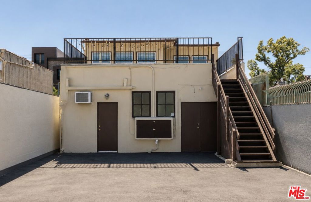 5516 Cahuenga Boulevard Property Photo 8