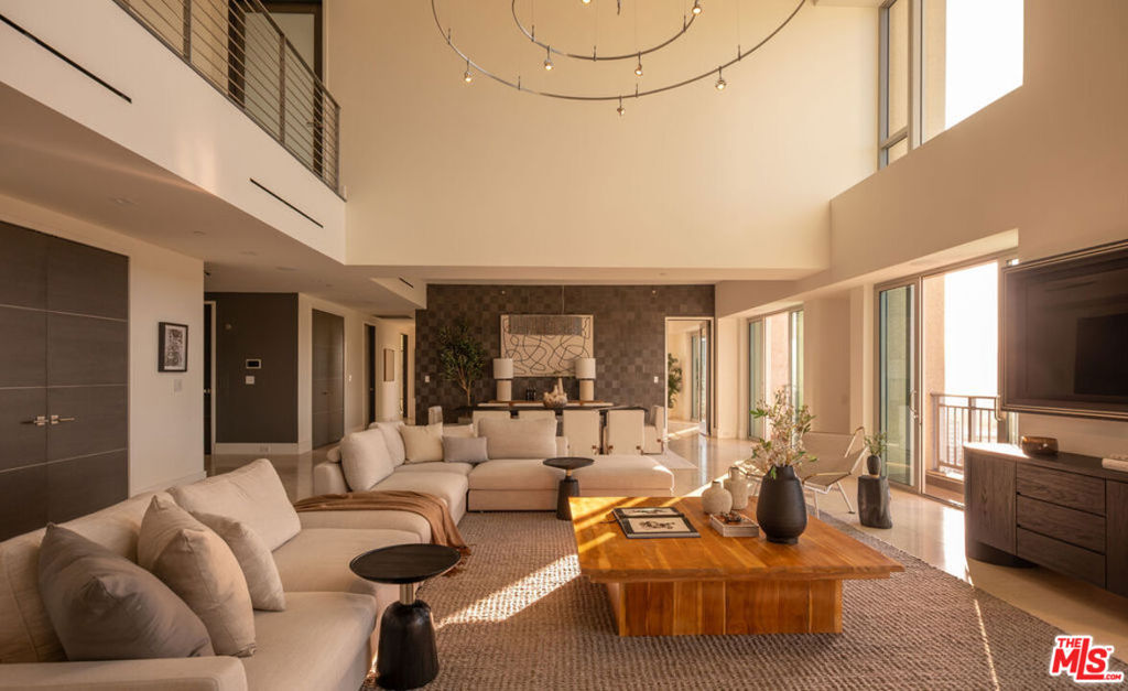 10727 Wilshire Boulevard Ph2 Property Photo 7