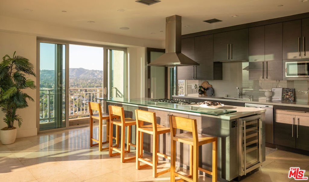 10727 Wilshire Boulevard Ph2 Property Photo 10