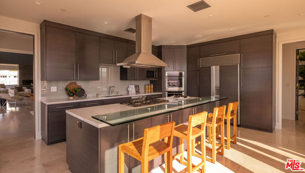 10727 Wilshire Boulevard Ph2 Property Photo 11