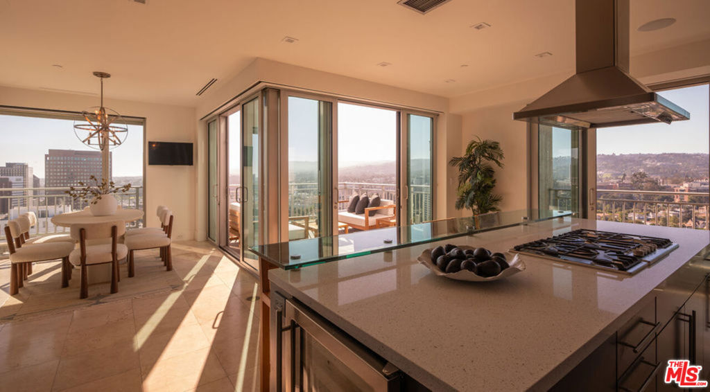10727 Wilshire Boulevard Ph2 Property Photo 14
