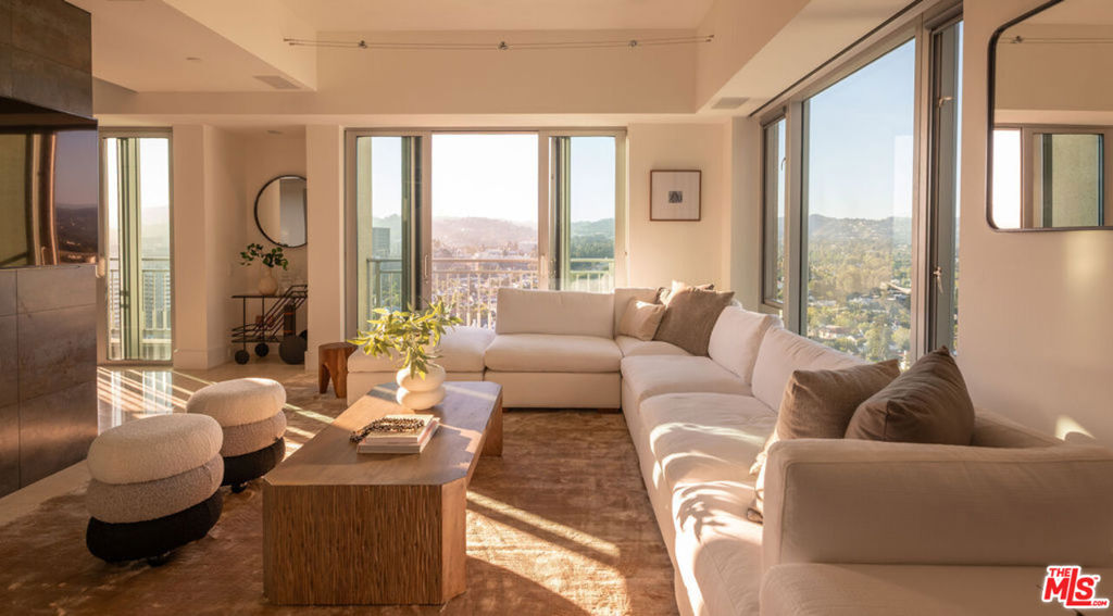 10727 Wilshire Boulevard Ph2 Property Photo 23