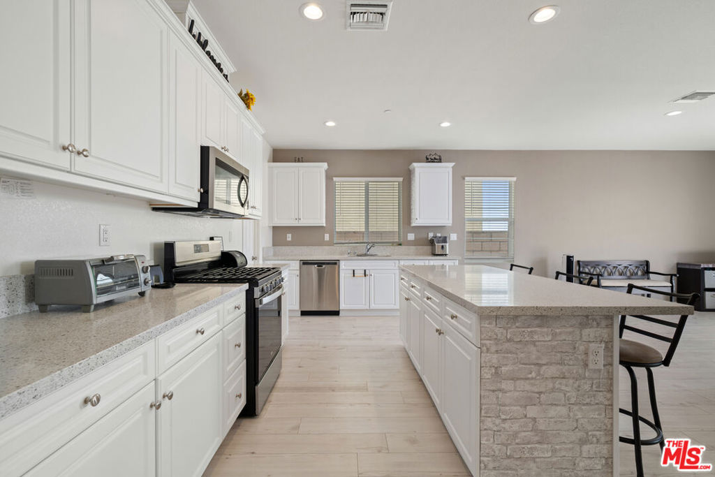 12645 Dion Place Property Photo 5