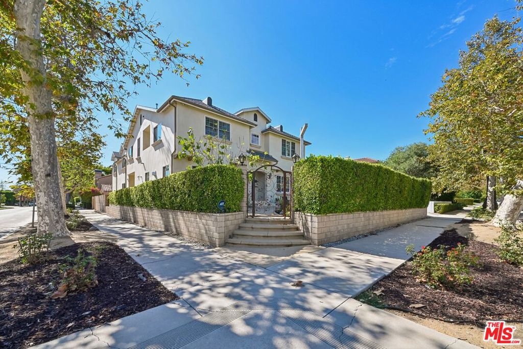 603 N Las Palmas Avenue Property Photo