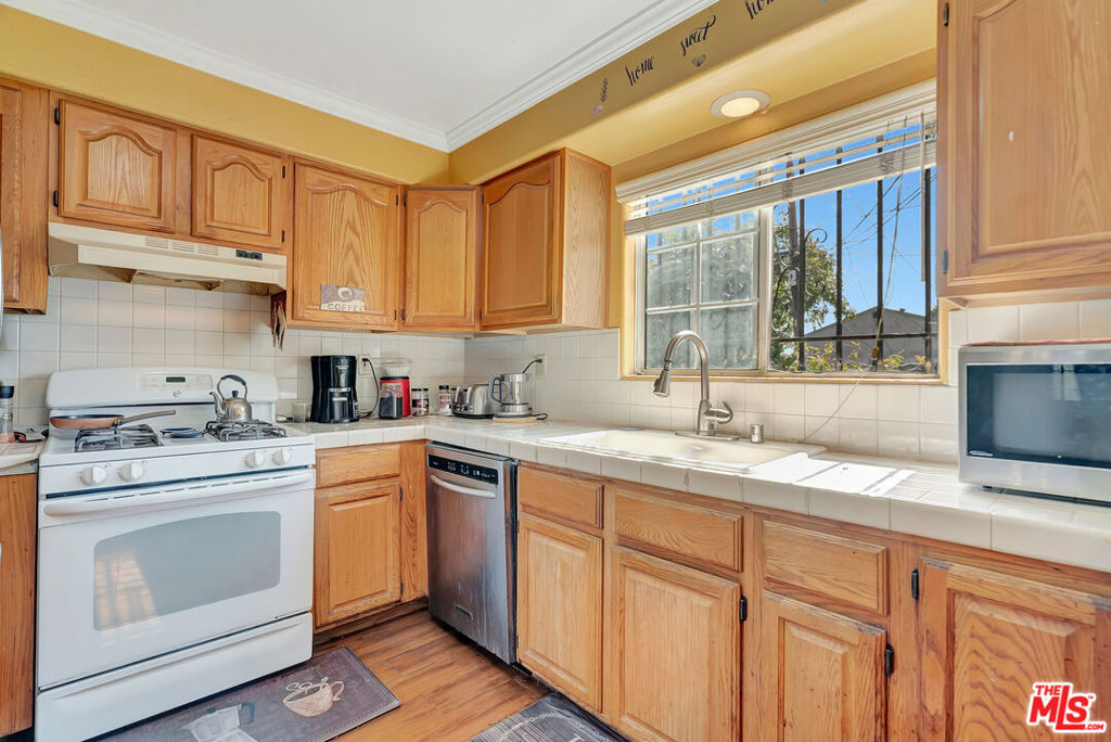 448 W 64th Street Property Photo 8