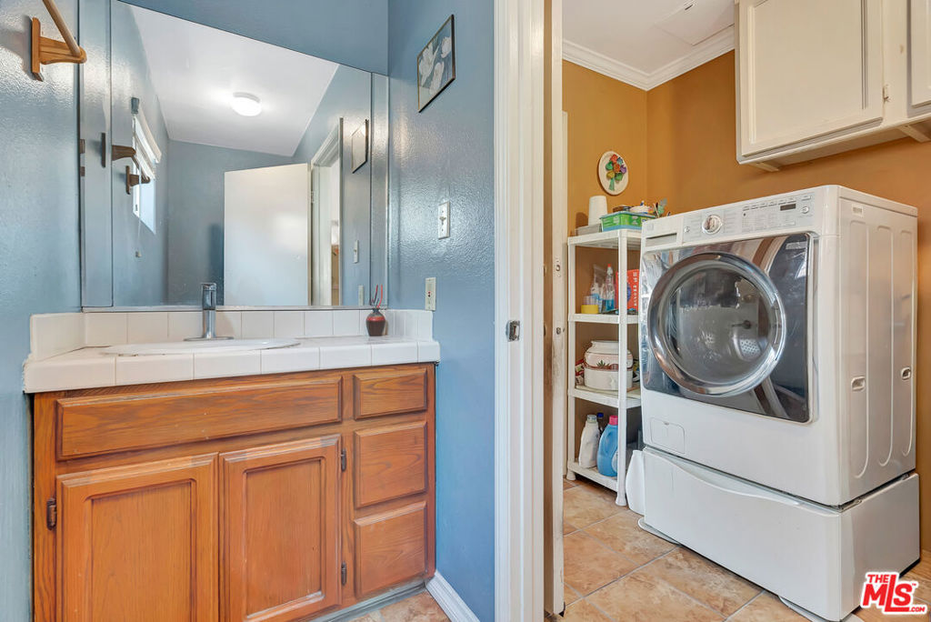 448 W 64th Street Property Photo 16