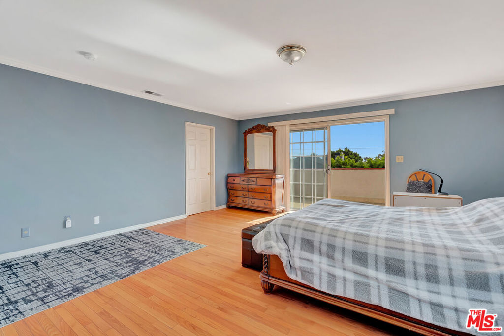448 W 64th Street Property Photo 19
