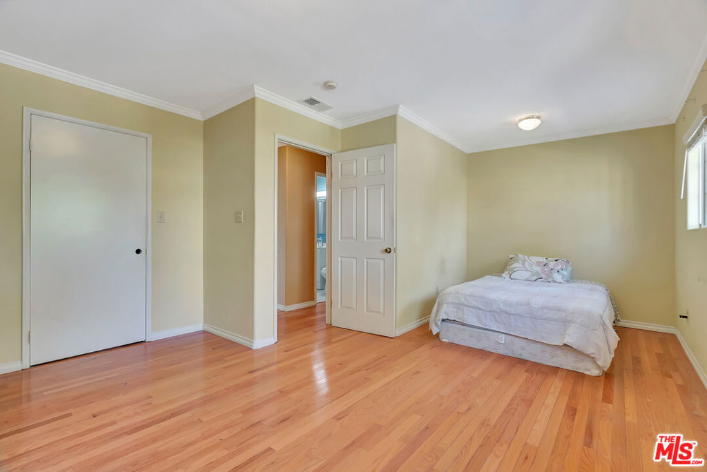 448 W 64th Street Property Photo 25