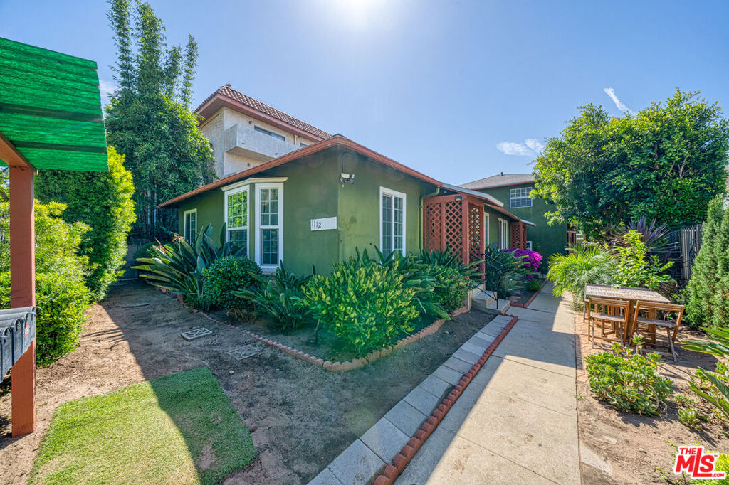 1112 Ocean Park Boulevard D Property Photo 2