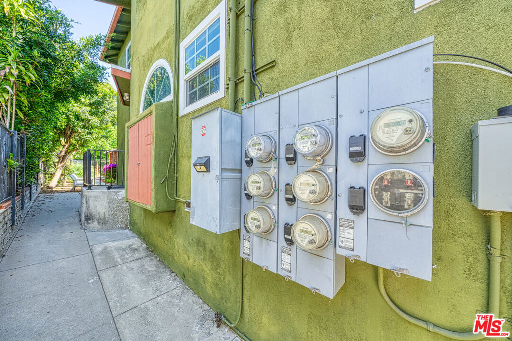 1112 Ocean Park Boulevard D Property Photo 3