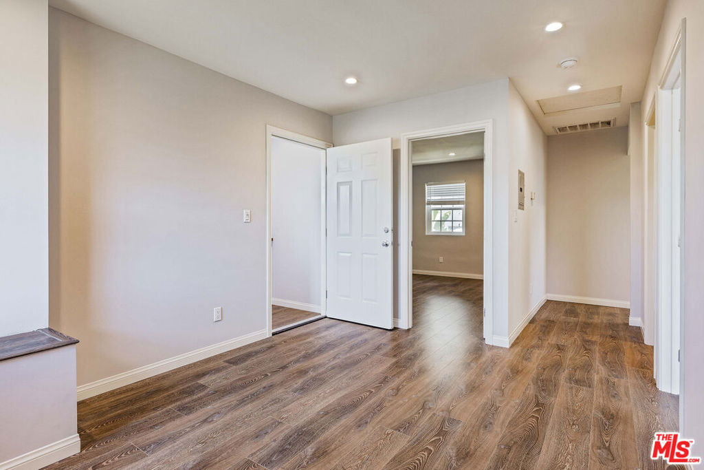 1112 Ocean Park Boulevard D Property Photo 8