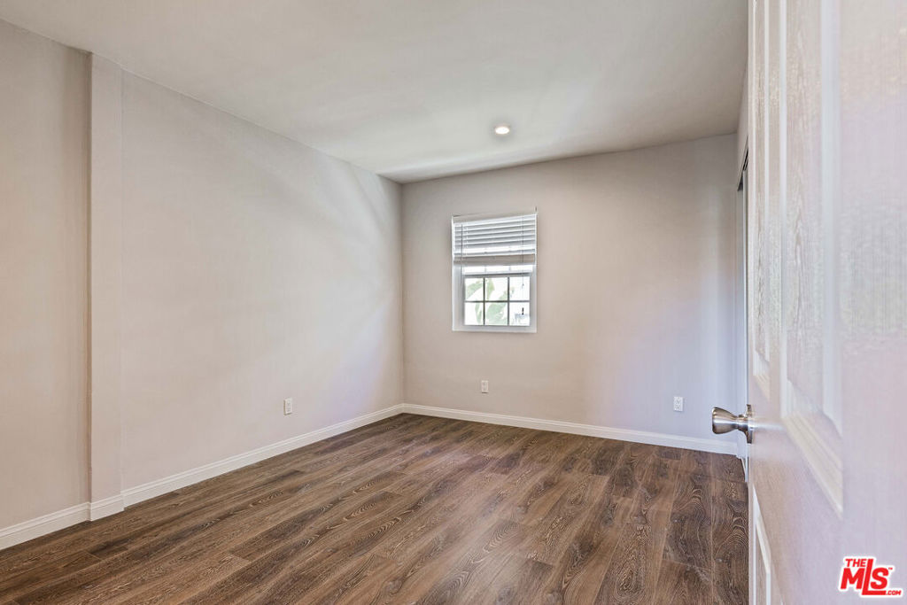 1112 Ocean Park Boulevard D Property Photo 9