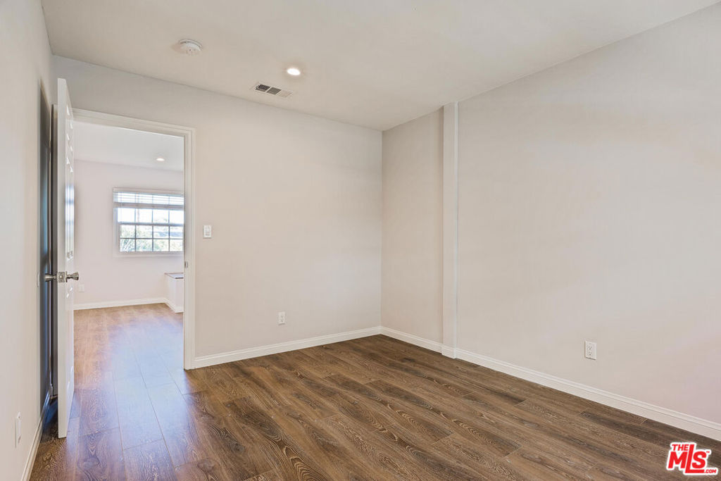 1112 Ocean Park Boulevard D Property Photo 10