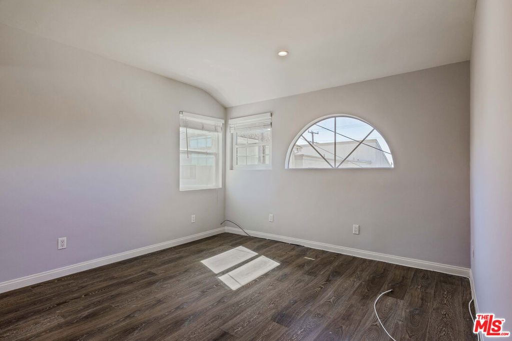 1112 Ocean Park Boulevard D Property Photo 11