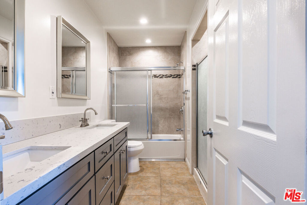 1112 Ocean Park Boulevard D Property Photo 12
