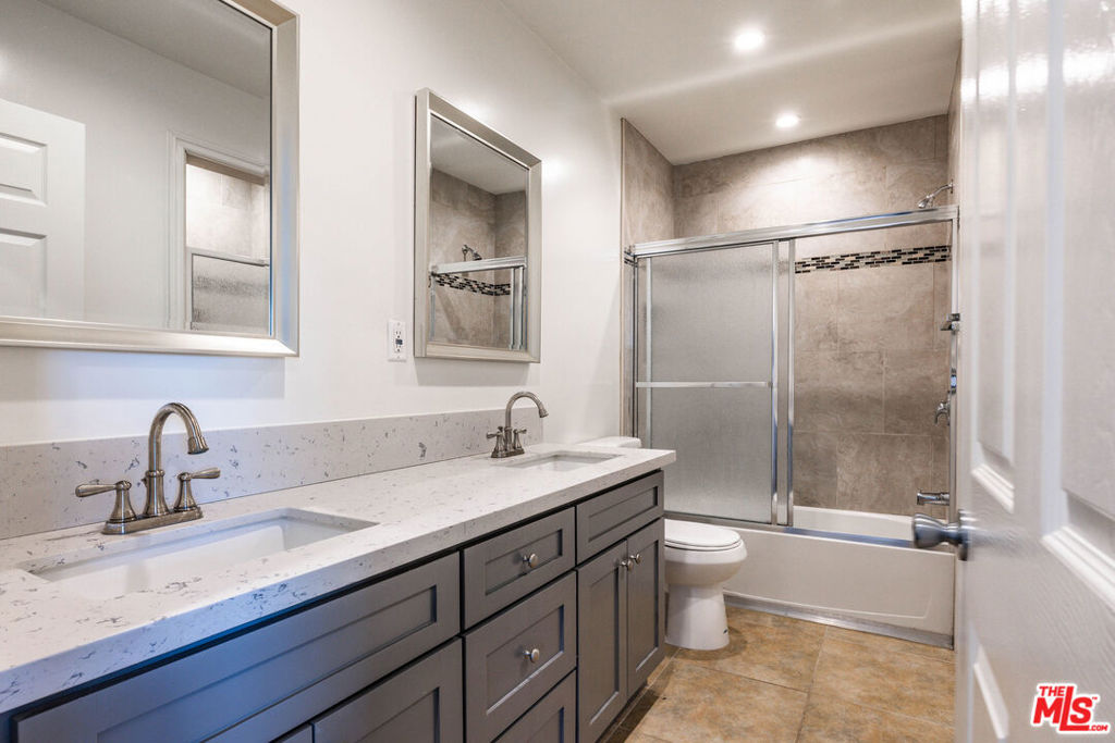 1112 Ocean Park Boulevard D Property Photo 13