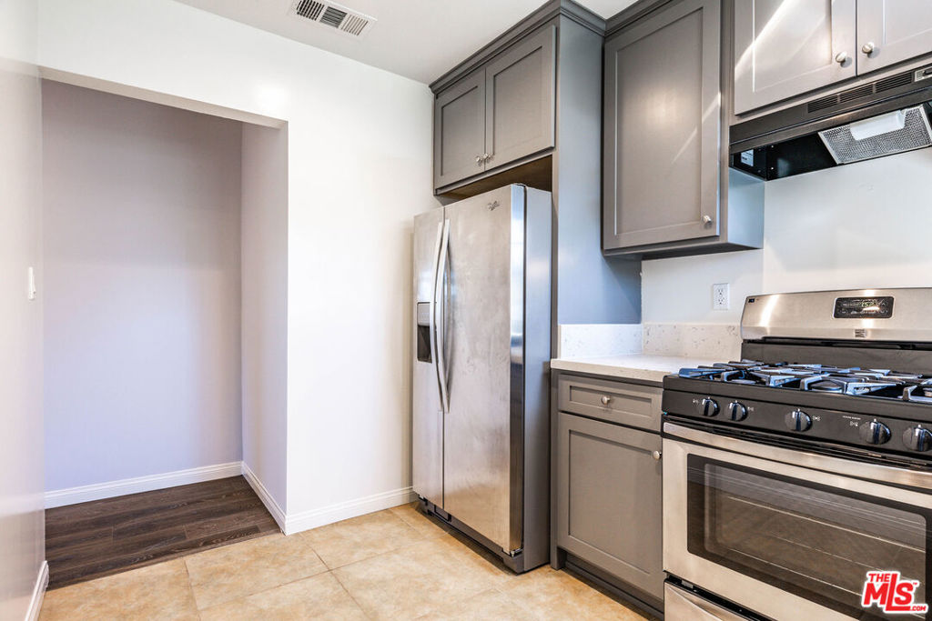 1112 Ocean Park Boulevard D Property Photo 18