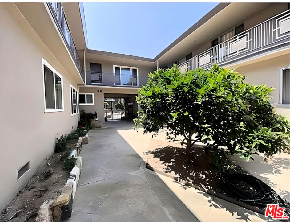 228 S Mariposa Avenue 17 Property Photo 11