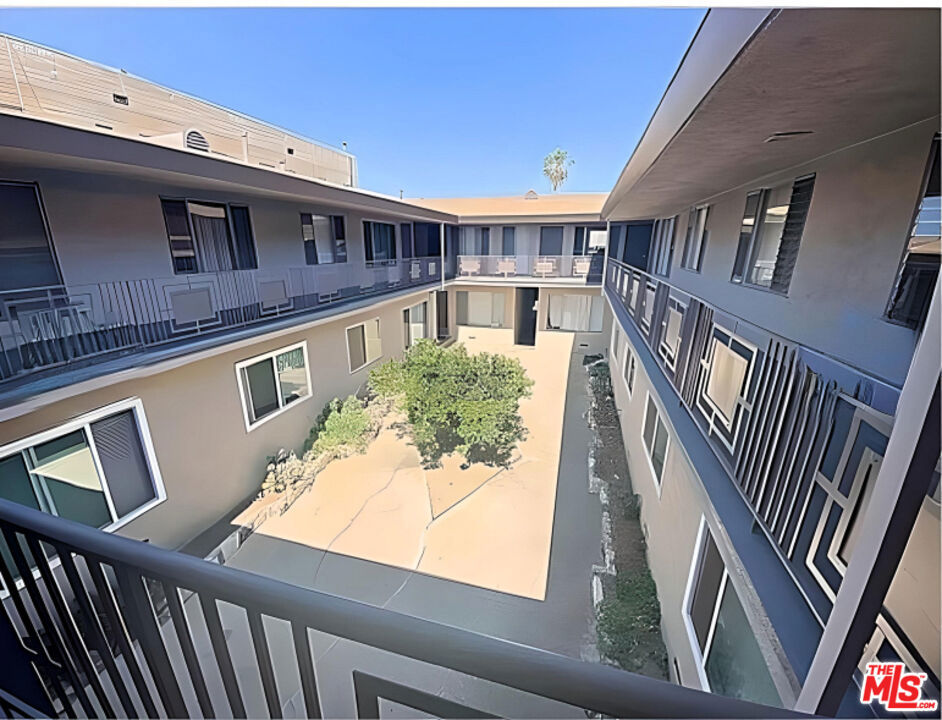 228 S Mariposa Avenue 17 Property Photo 13