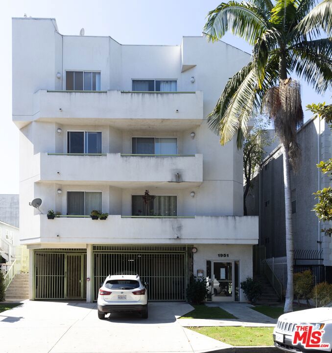 1951 Glendon Avenue Property Photo 1