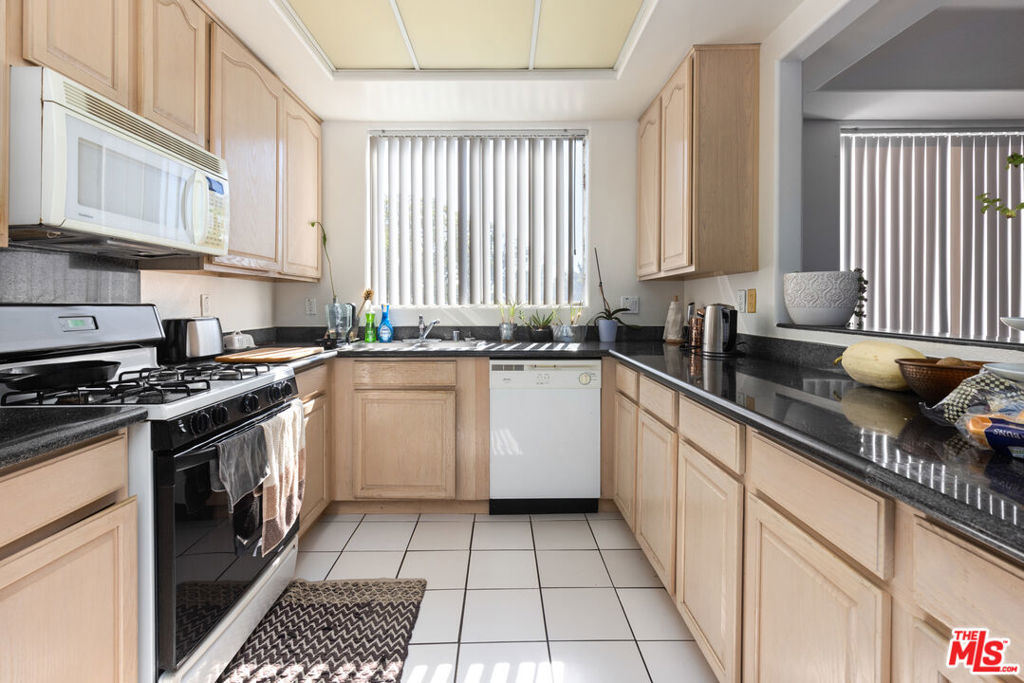 1951 Glendon Avenue Property Photo 16