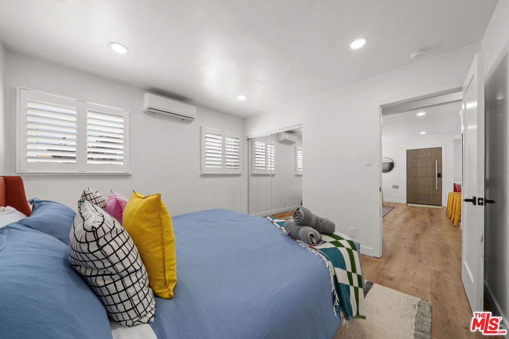 3037 Pacific Avenue Property Photo 12