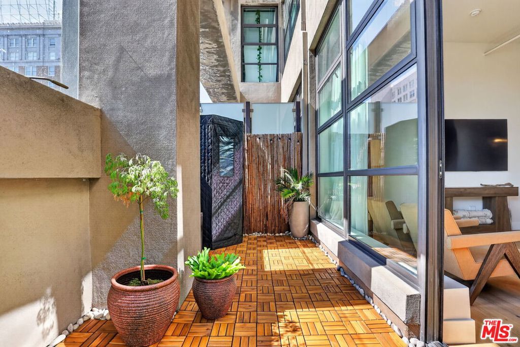1645 Vine Street 411 Property Photo 29