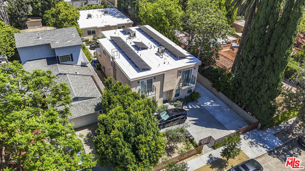 11025 Blix Street Property Photo 3