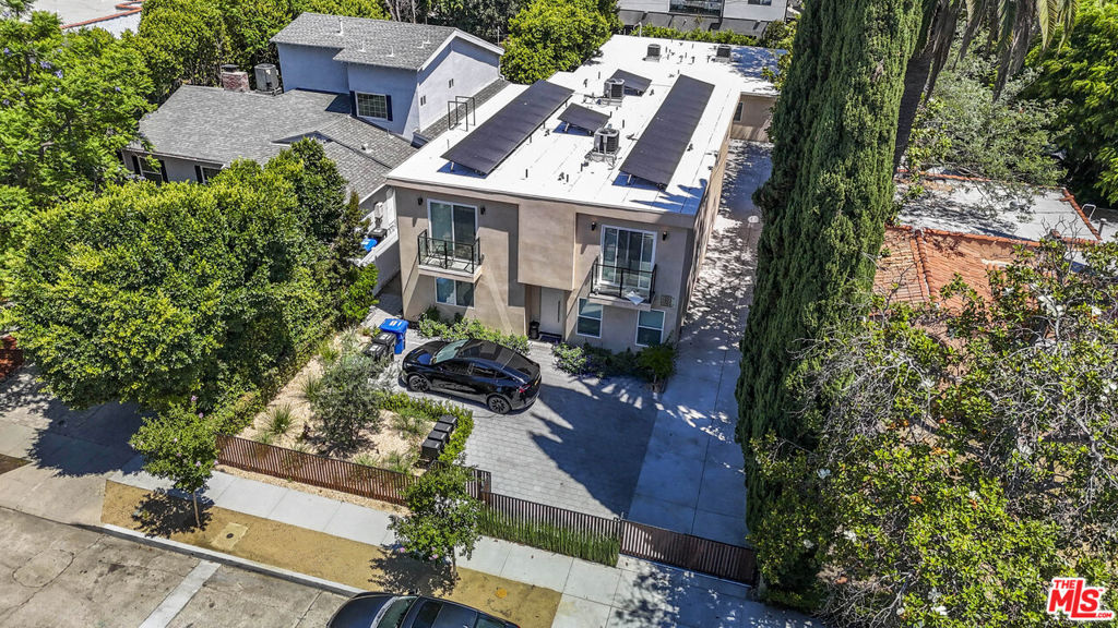 11025 Blix Street Property Photo 4