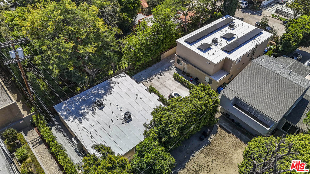11025 Blix Street Property Photo 7