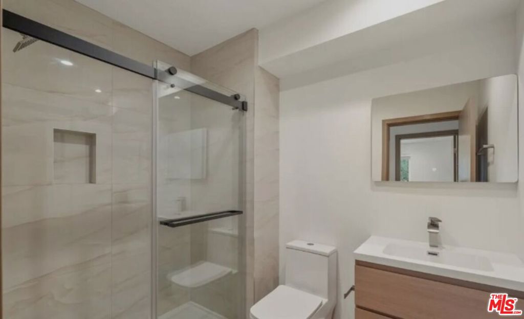 11025 Blix Street Property Photo 11