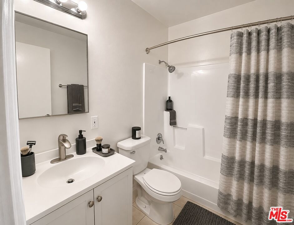 4122 W 2nd Street 15 Property Photo 6