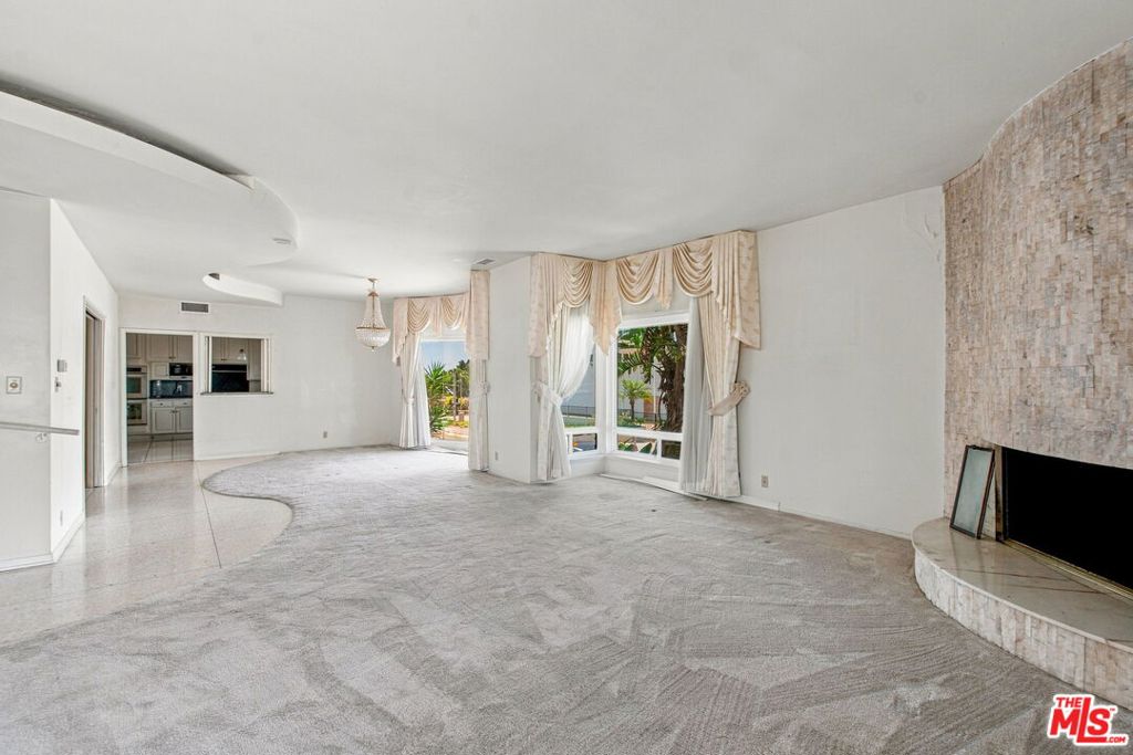 5452 W 57th Street Property Photo 6