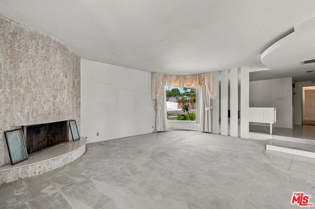 5452 W 57th Street Property Photo 9