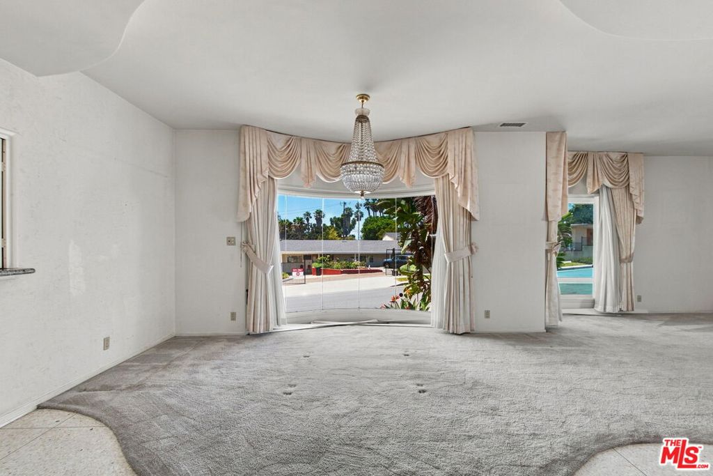 5452 W 57th Street Property Photo 10