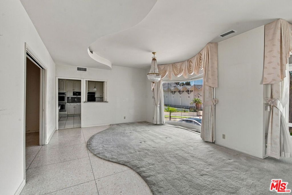 5452 W 57th Street Property Photo 11