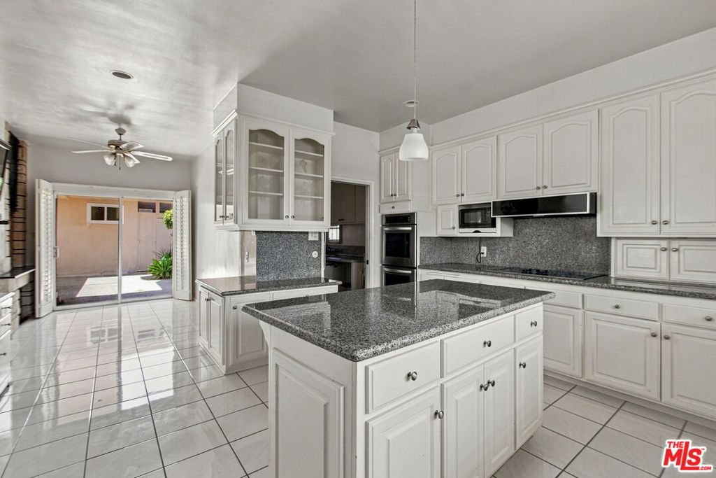 5452 W 57th Street Property Photo 16