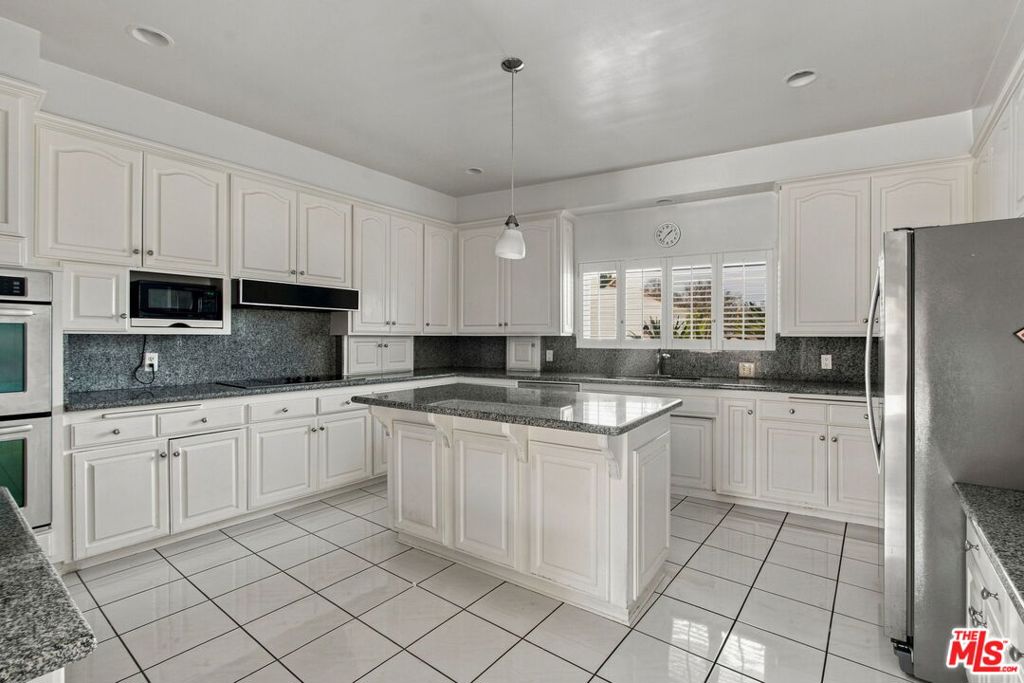 5452 W 57th Street Property Photo 19