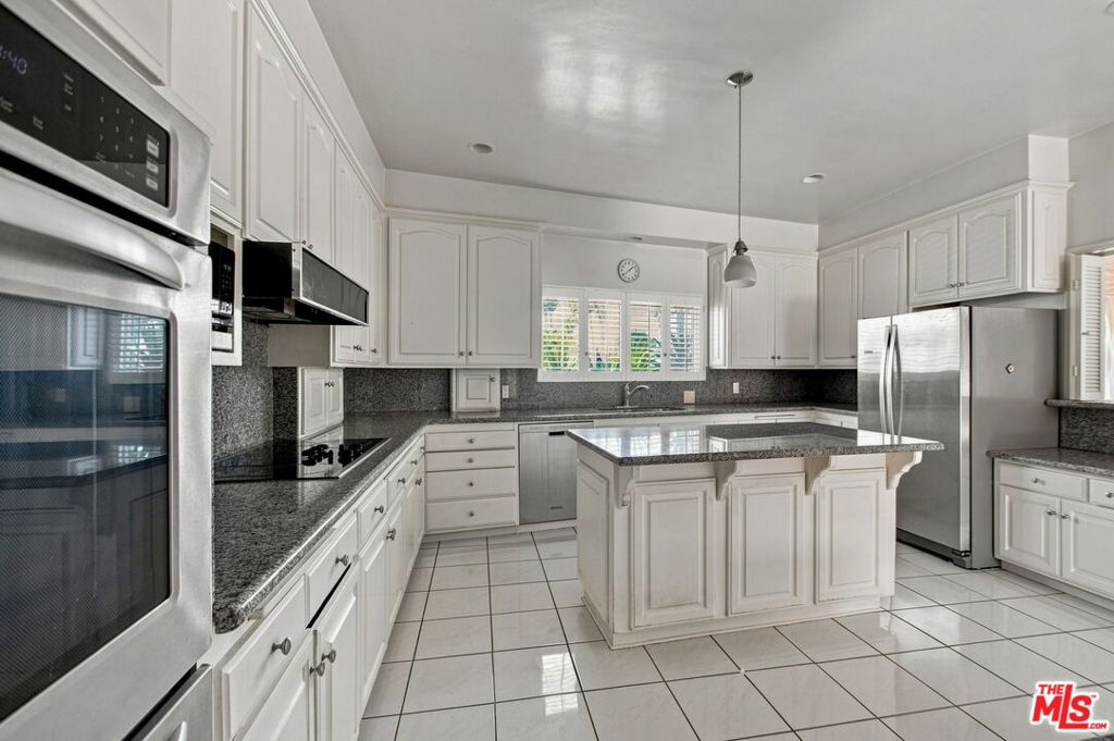 5452 W 57th Street Property Photo 21