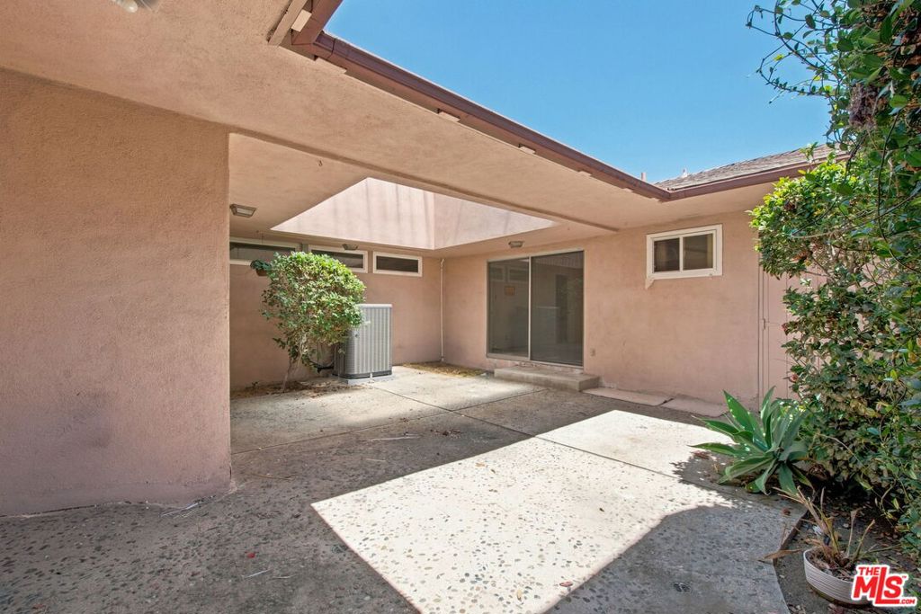5452 W 57th Street Property Photo 28