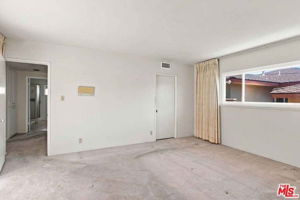 5452 W 57th Street Property Photo 32