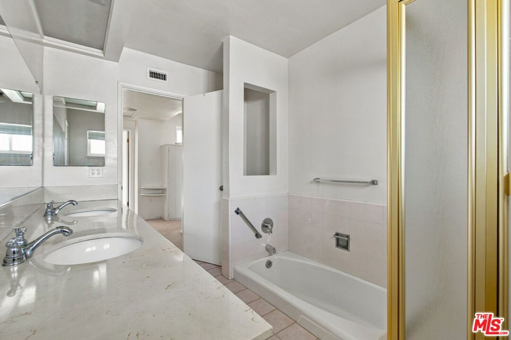 5452 W 57th Street Property Photo 38