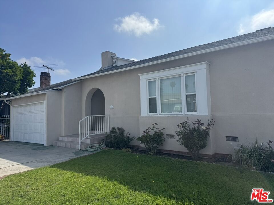 1014 N Alexandria Avenue Property Photo 3