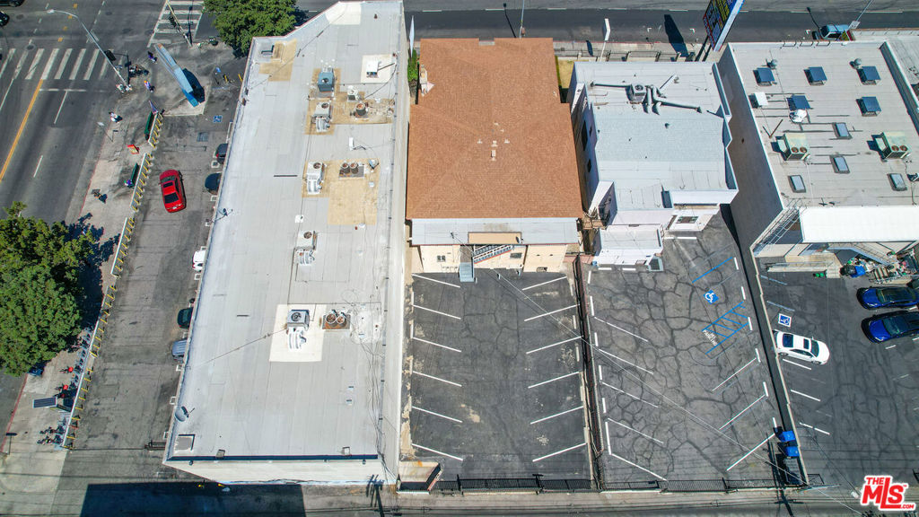 811 S Vermont Avenue Property Photo 6