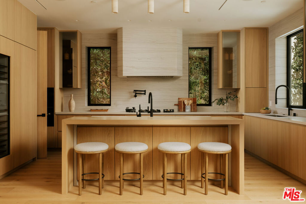 528 Marguerita Avenue Property Photo 5