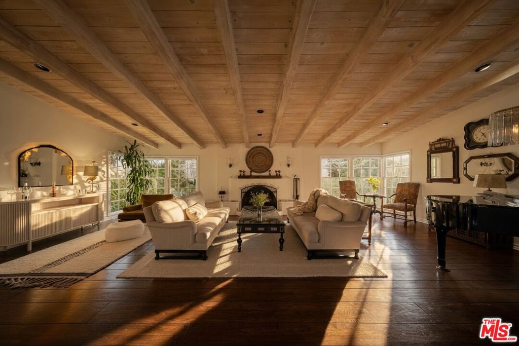 13166 Valley Vista Boulevard Property Photo 10