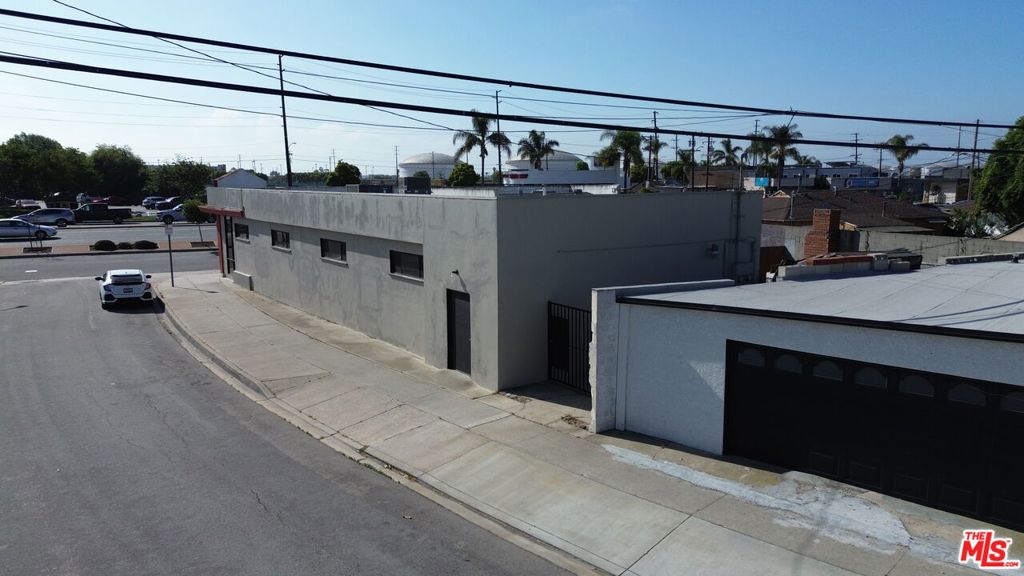 18727 Crenshaw Boulevard Property Photo 4