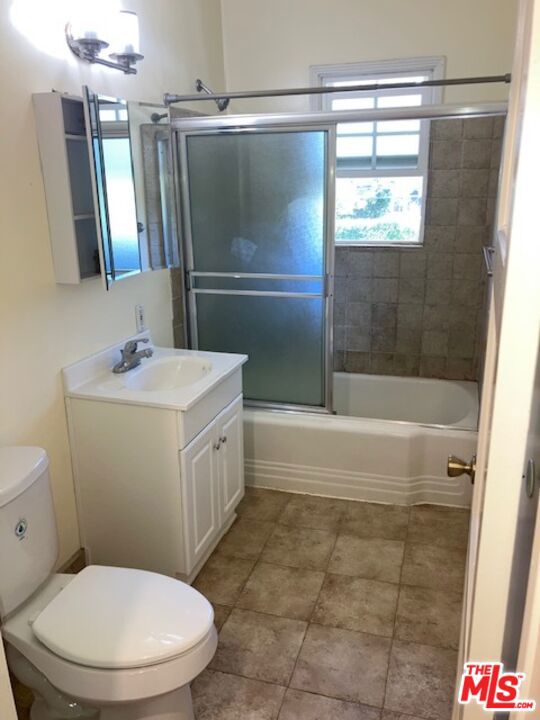 401 N Van Ness Avenue 3 Property Photo 5