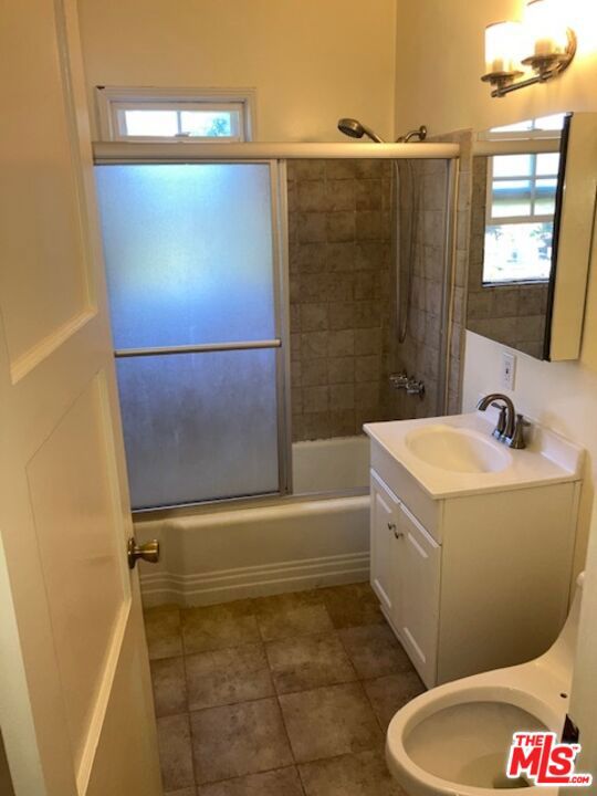 401 N Van Ness Avenue 3 Property Photo 6