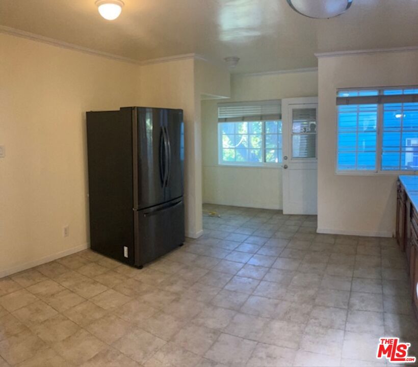 401 N Van Ness Avenue 3 Property Photo 8